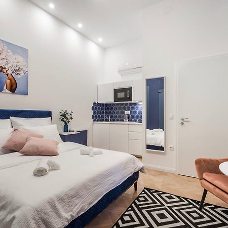 D58 - Grand Boulevard Royal Apartment - Best Location By Bqa Budapest Exterior photo
